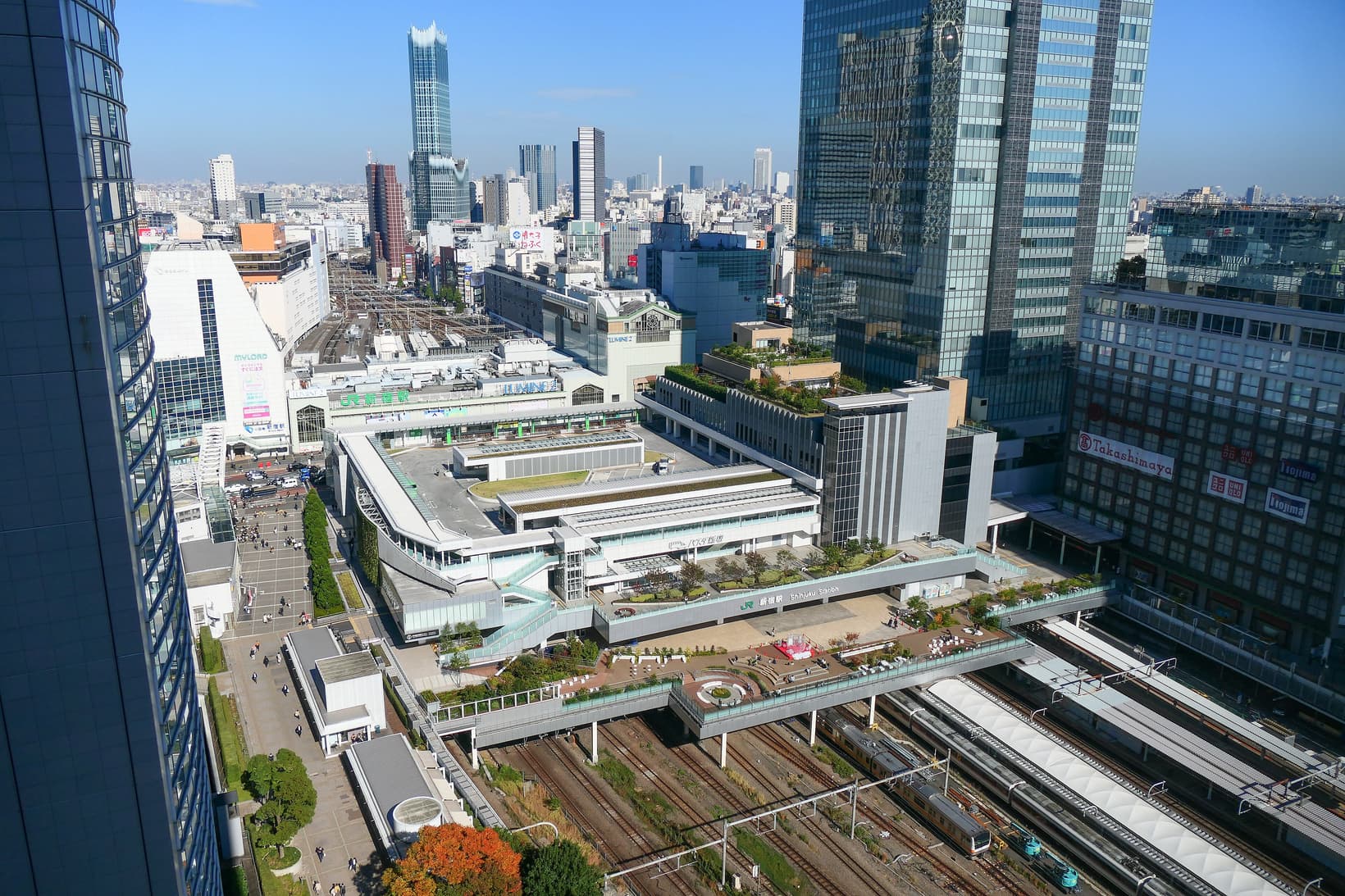 해리 포터 스튜디오 친구 여행의 도시 배경인 도쿄 신주쿠 전경